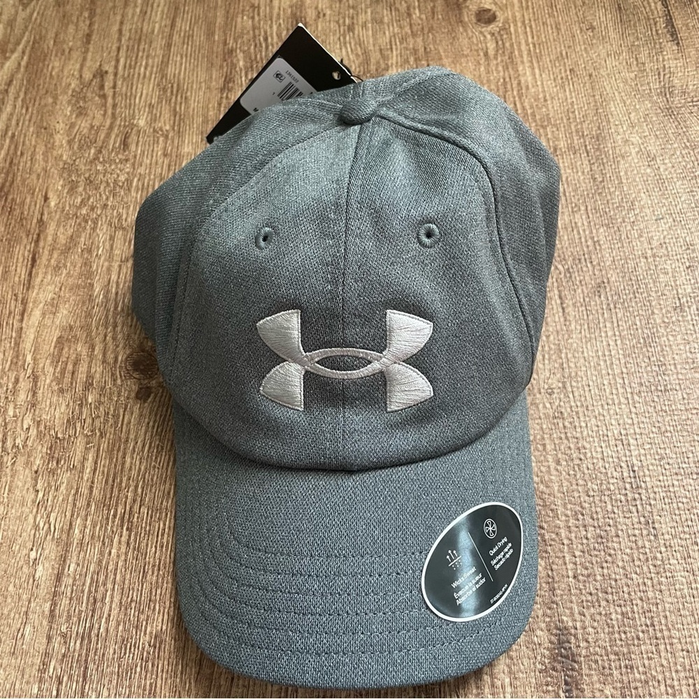 NWT Under Armour Training Blitzing Adjustable Black Cap in Grey OS